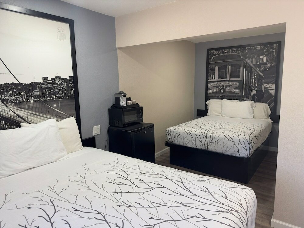 Фото Western Village Inn