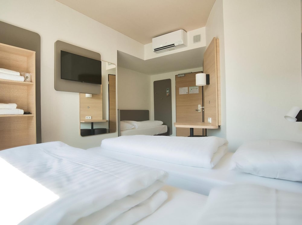 Фото B&b Hotel Köln-City