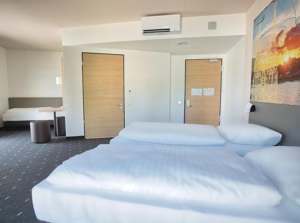 Фото B&b Hotel Köln-City