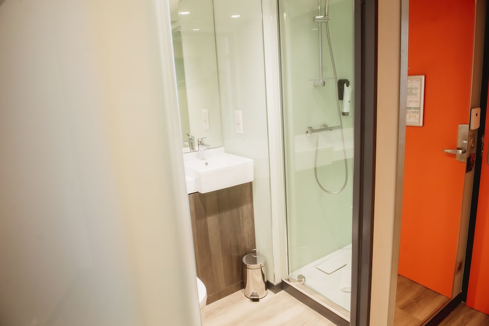 Фото EasyHotel Paris Nord Aubervilliers