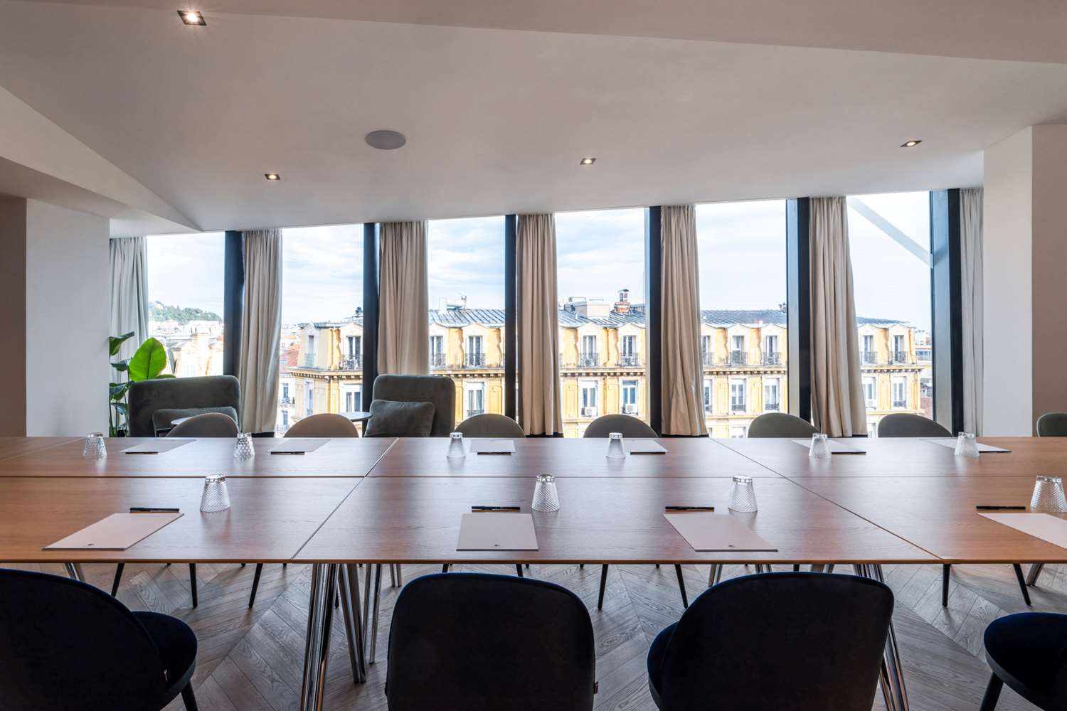 Фото DoubleTree by Hilton Nice Centre Iconic