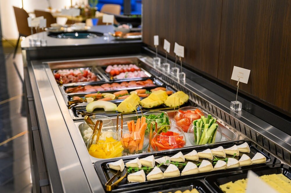 Фото Emerald Hotel & Suites 