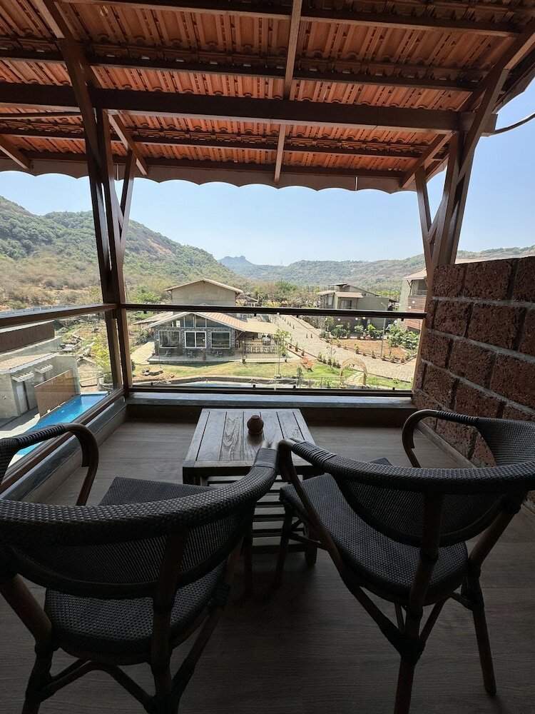 Фото Mastiff Grand La Villae Resort