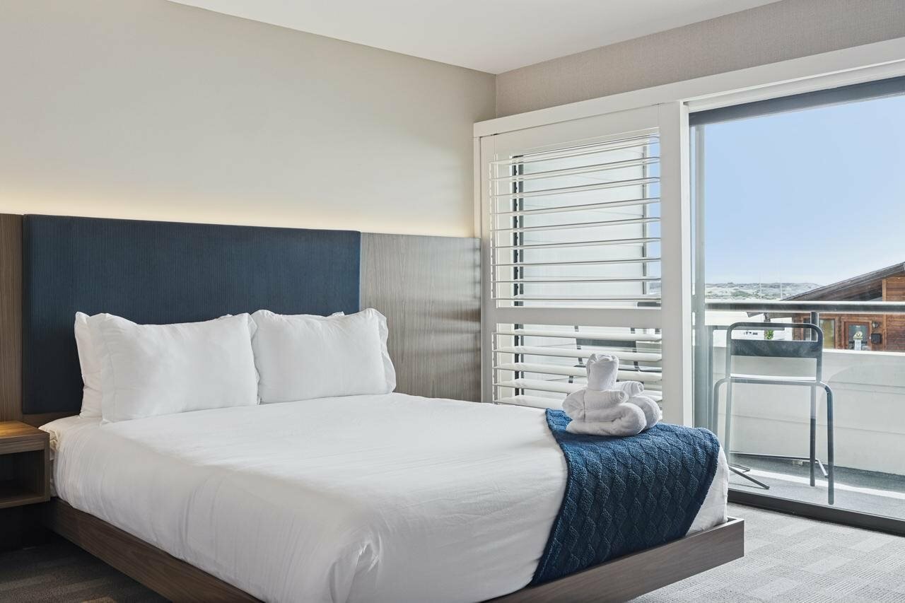 Фото 456 Embarcadero Inn & Suites