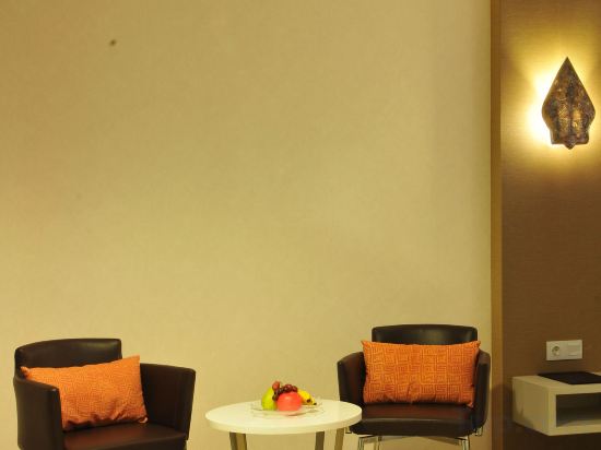 Фото Hotel Pyrenees