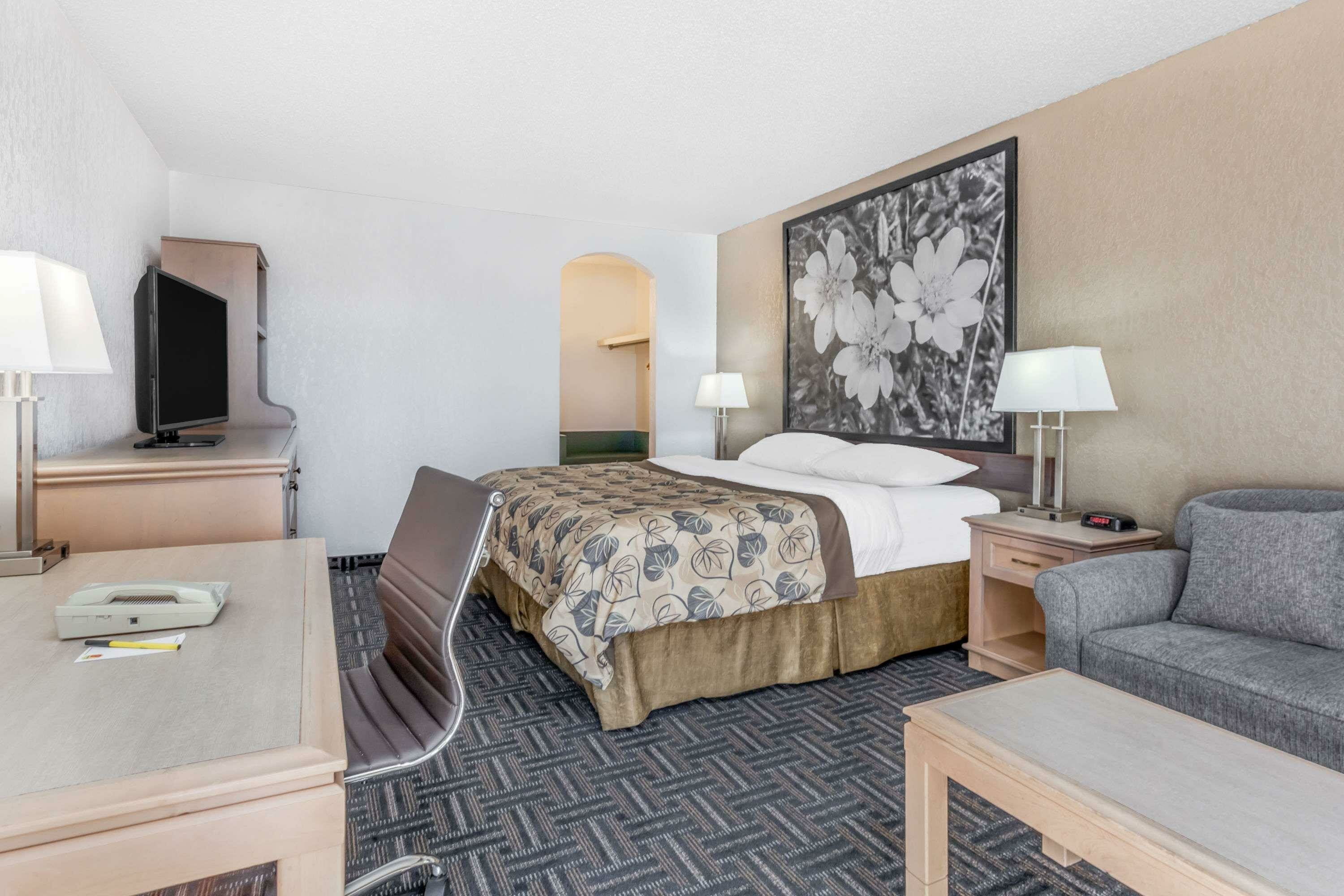 Фото Super 8 by Wyndham Stettler