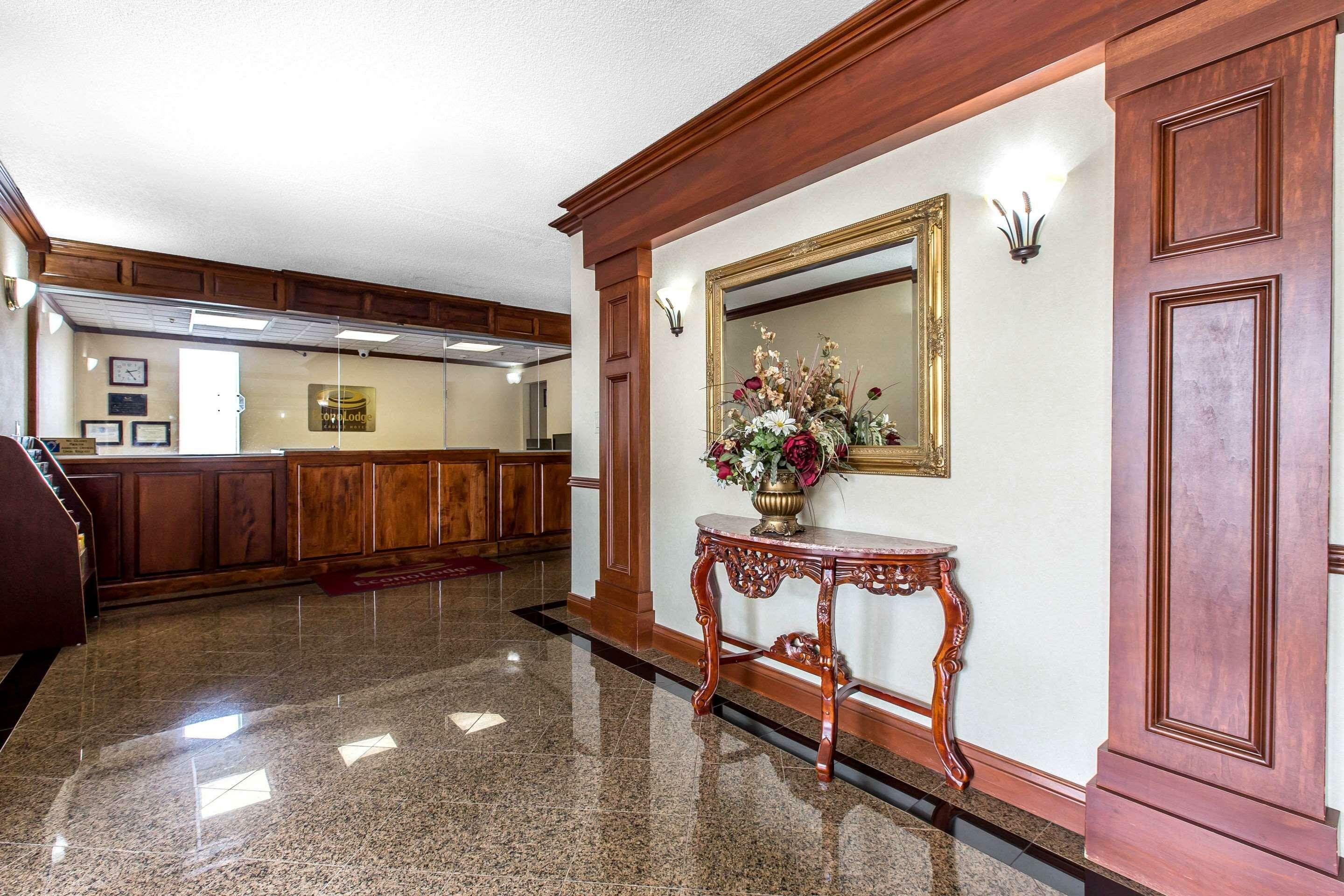 Фото Econo Lodge At Six Flags