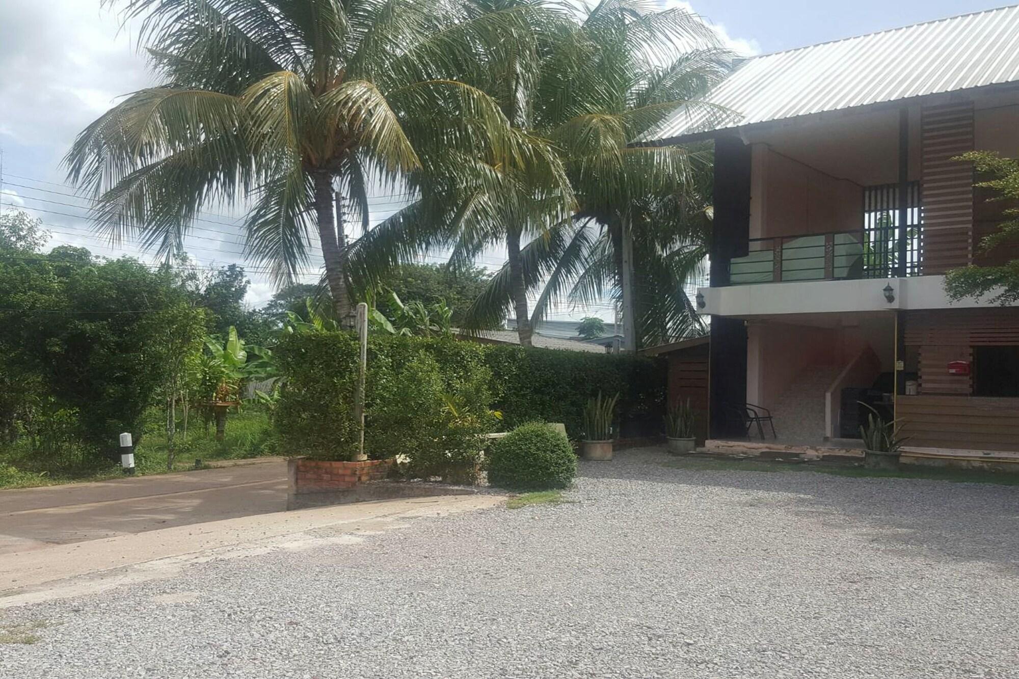 Фото Charlee House