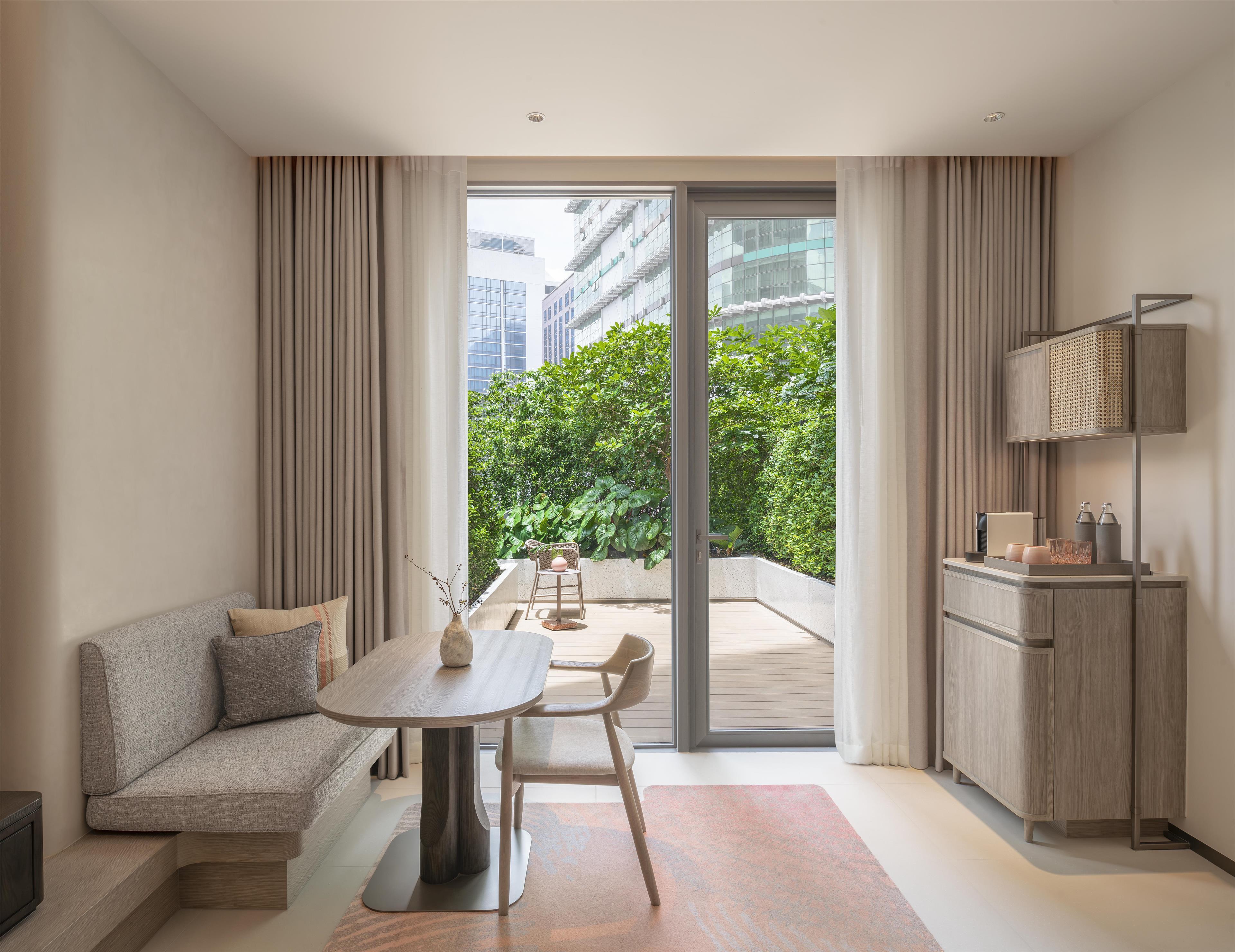 Фото KROMO Bangkok, Curio Collection by Hilton