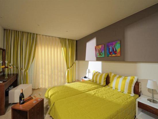 Фото Royal Heights Resort Villas & SPA