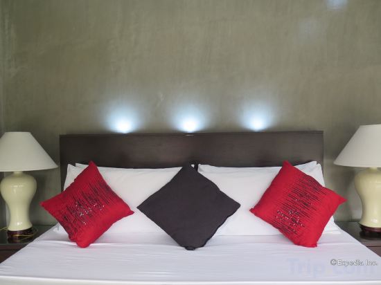 Фото 717 Cesar Place Hotel