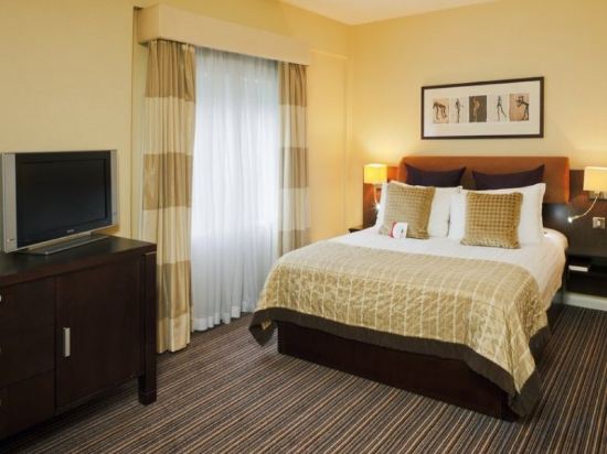 Фото Crowne Plaza London - Gatwick Airport