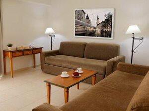 Hotel Pyr Fuengirola (Fuengirola, Calle Lamo de Espinosa, 8), hotel