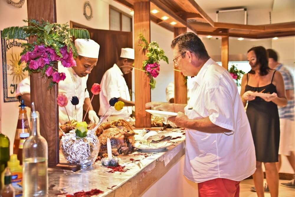 Фото Uroa Bay Beach Resort