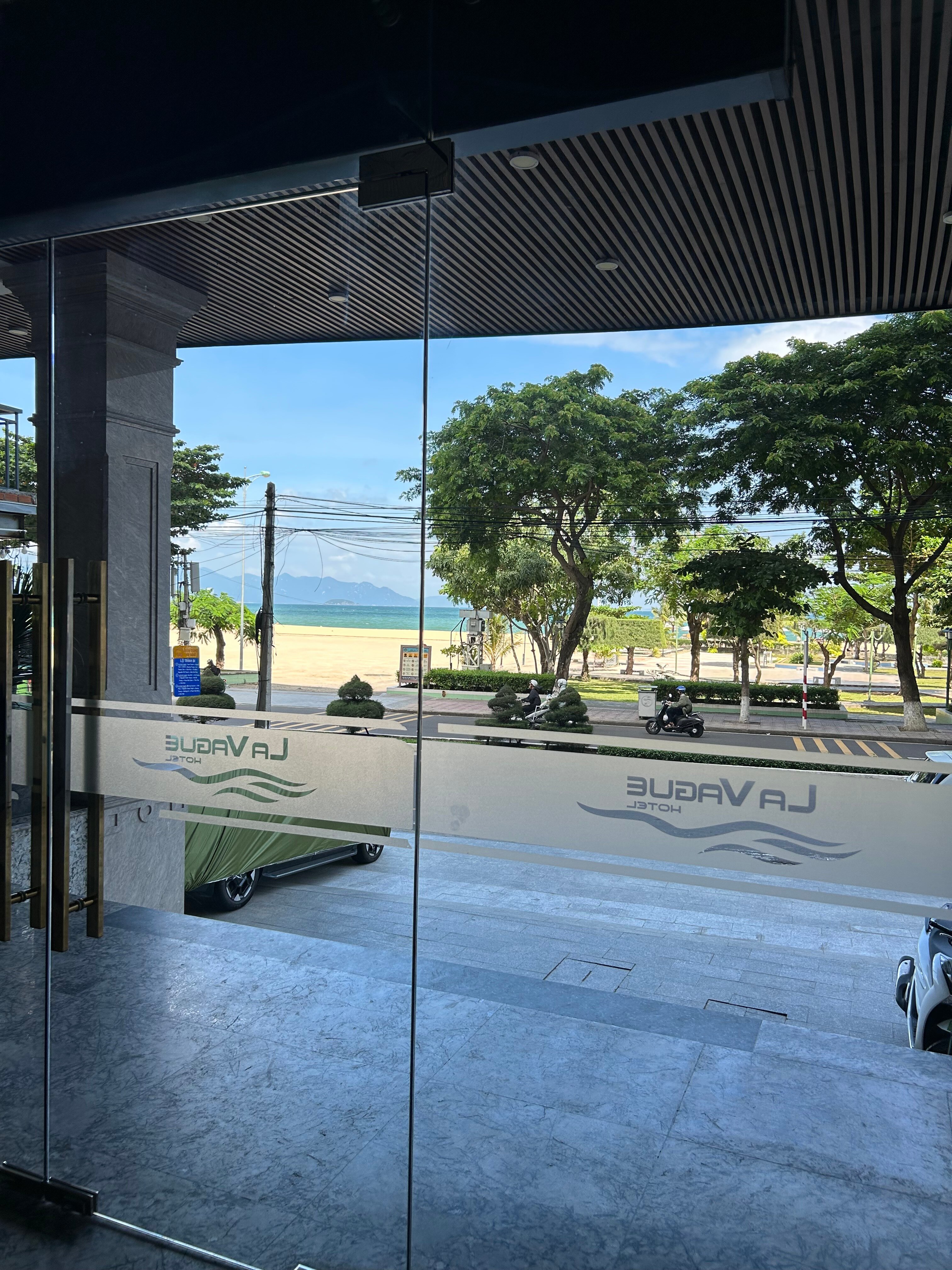 Фото La Vague Hotel