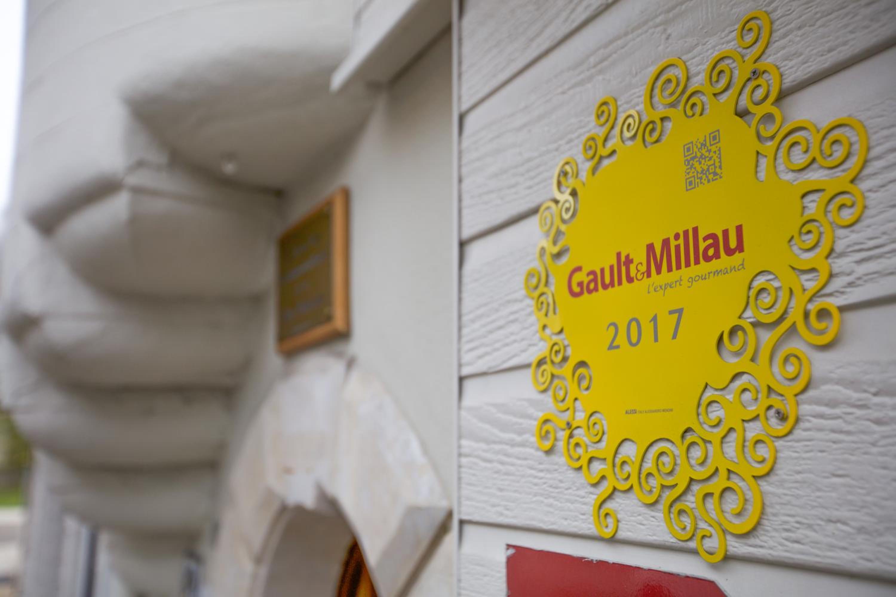 Фото Hôtel Les Remparts