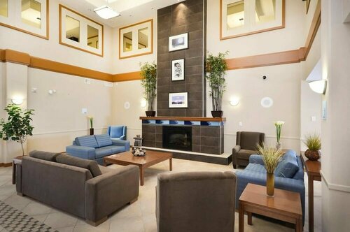 Внешний вид отеля Sandman Hotel & Suites Squamish в Скуамише, фото 2