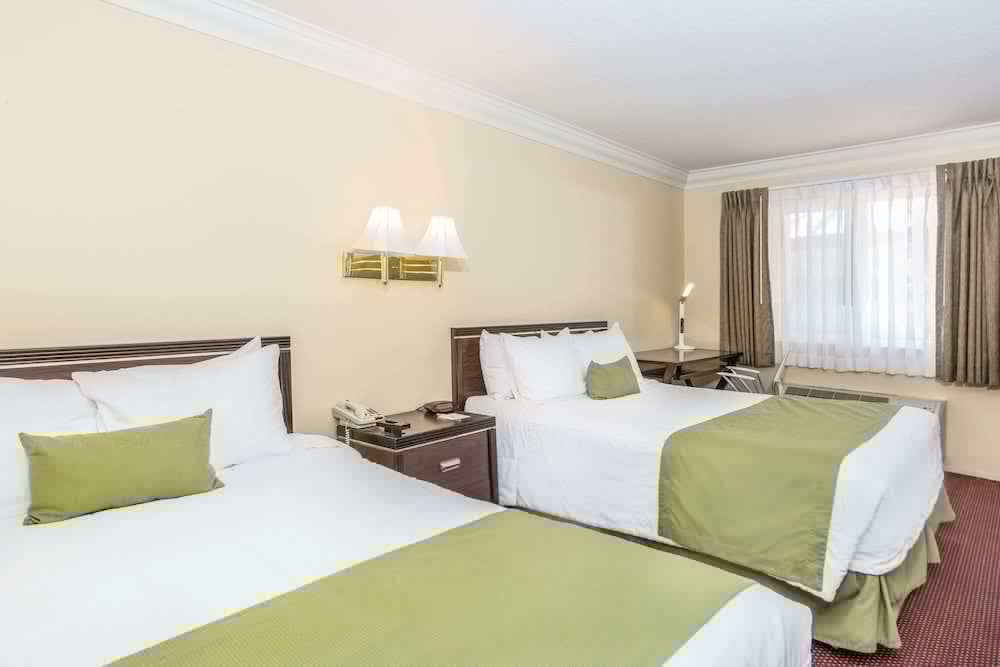 Фото Days Inn by Wyndham Near City Of Hope