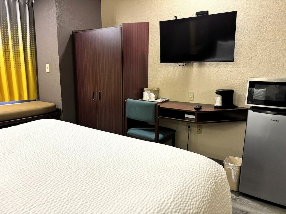 Фото Microtel Inn & Suites by Wyndham Meridian