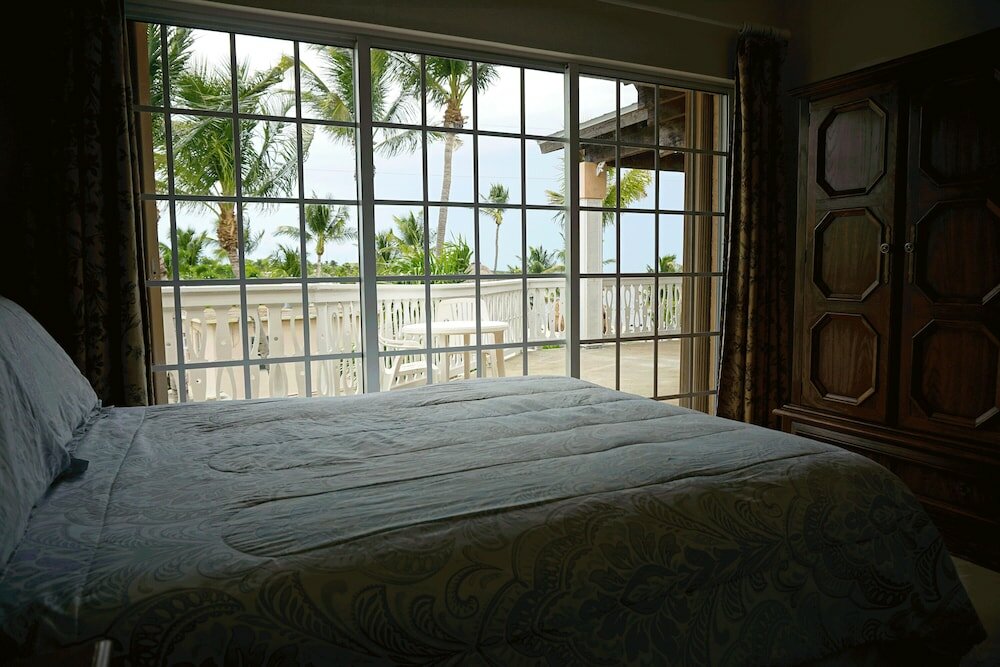 Фото Coconut Cove Resort and Marina