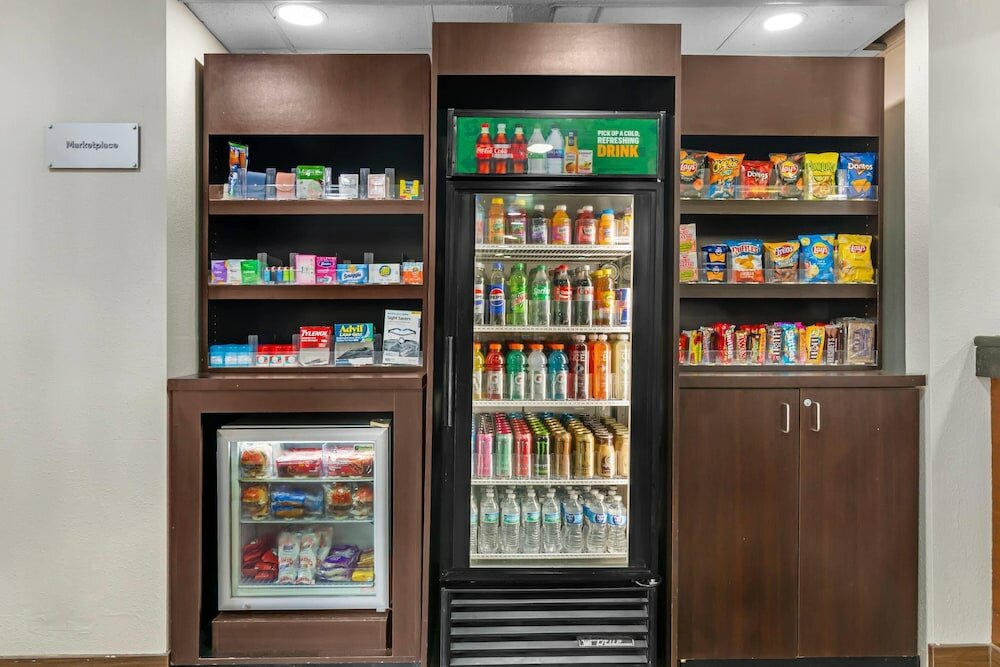 Фото Comfort Inn & Suites Kansas City - Northeast