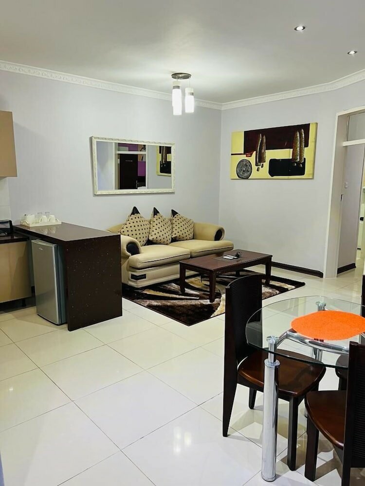 Фото Nomad's Court Lodge