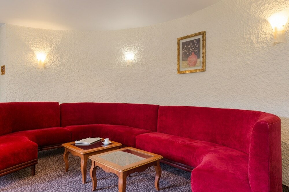 Фото Inter-Hotel De La Tour Maje