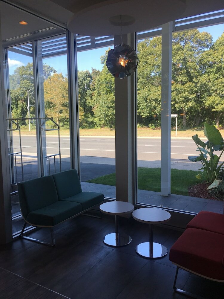 Фото Ramada by Wyndham Rockville Centre