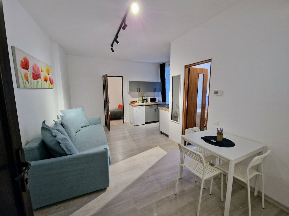 Фото Main Square Apartments & More