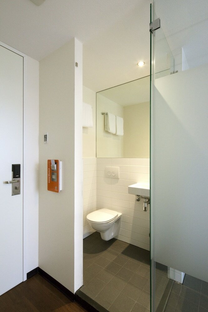 Фото EasyHotel Amsterdam City Centre South