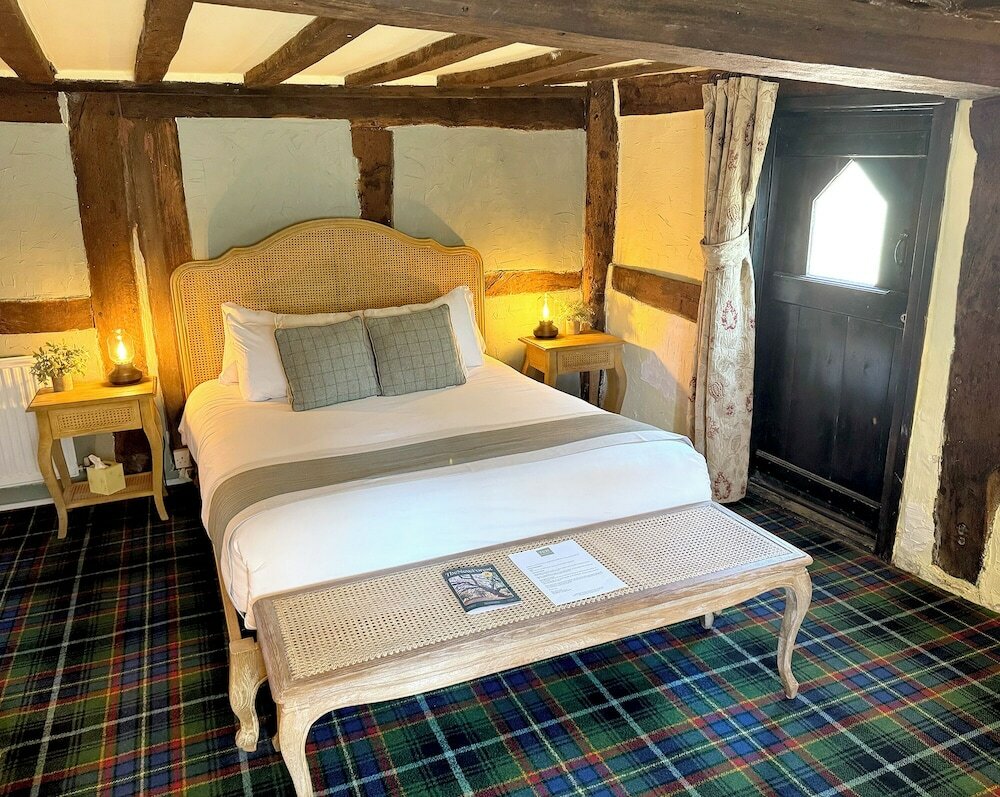 Фото Thatched Cottage Hotel
