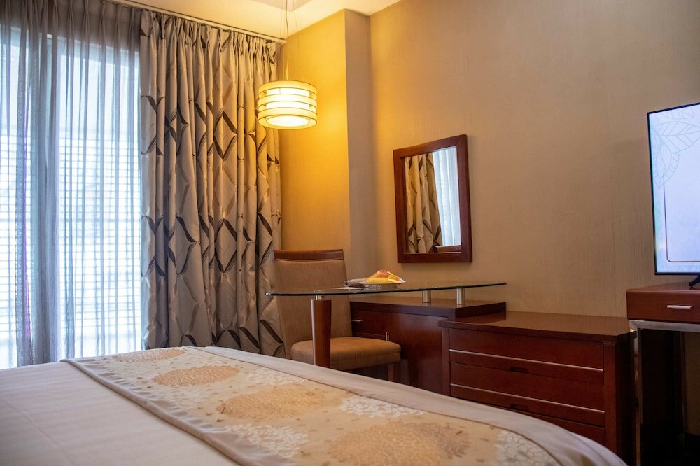 Фото The Avenue Plaza Hotel