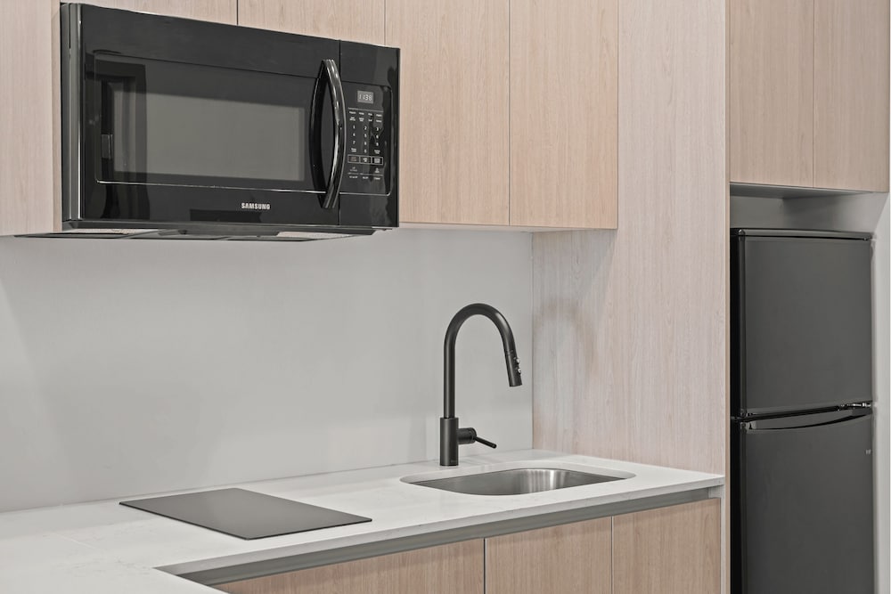 Фото Home Inn and Suites Regina Airport