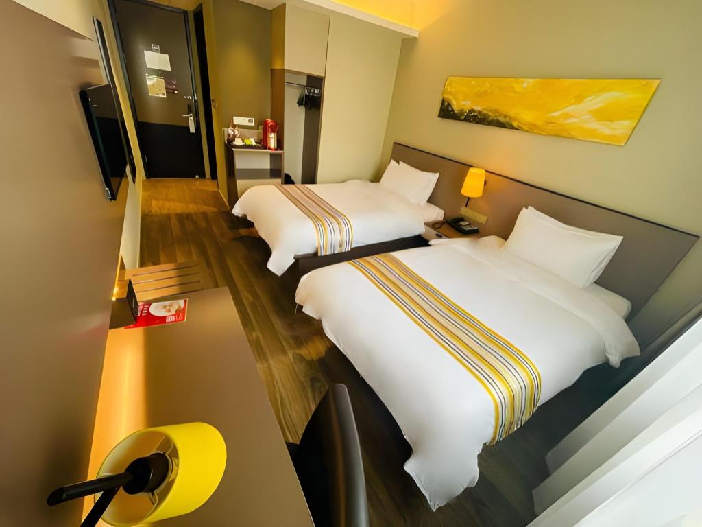 Фото Homeinn Plus Hotel Shanghai Bund Jinling East Road