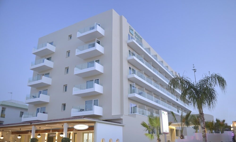 Фото Sunrise Gardens Aparthotel