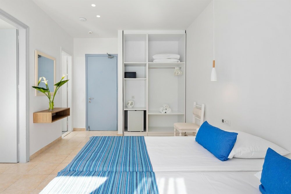 Фото Bella Vista Beach Hotel and Studios