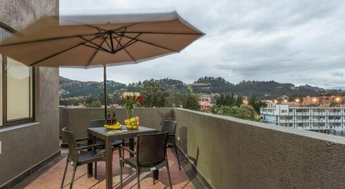 Гостиница Gaviota Apartments & Suites в Куэнке