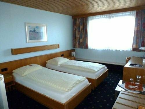 Гостиница Hotel Die Glaskuppel в Эрдинге