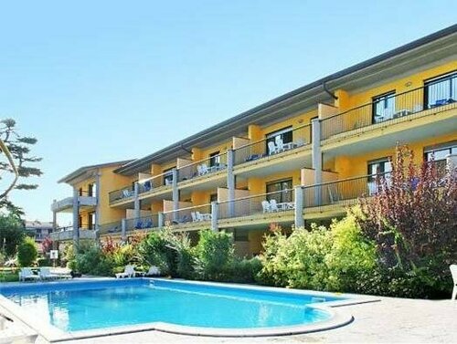 Гостиница Residence Spiaggia D'Oro в Дезенцано-дель-Гарда