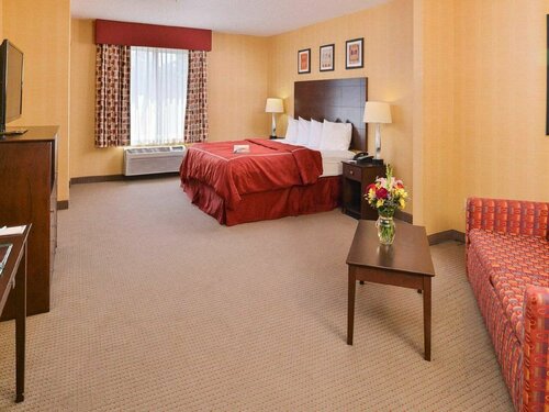 Гостиница Quality Suites Stratford в Бриджпорте