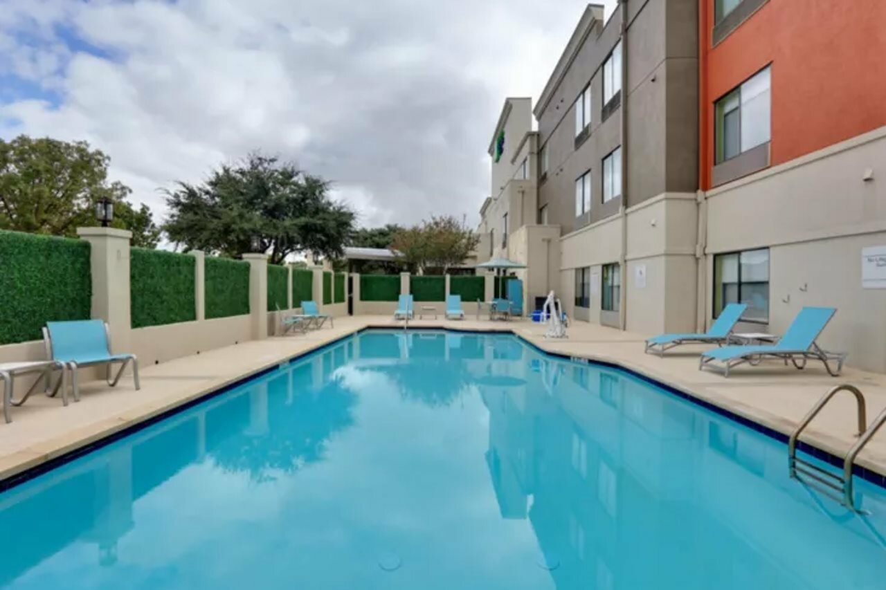 Фото Holiday Inn Express & Suites Austin Round Rock, an Ihg Hotel