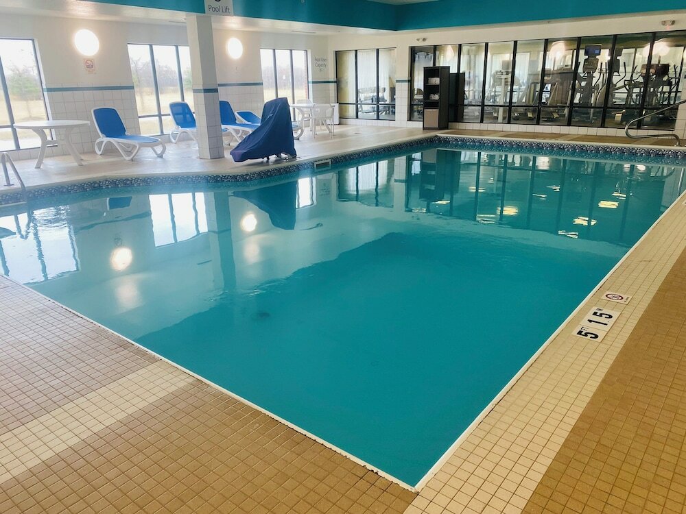 Фото Holiday Inn Express & Suites Detroit North - Troy, an Ihg Hotel