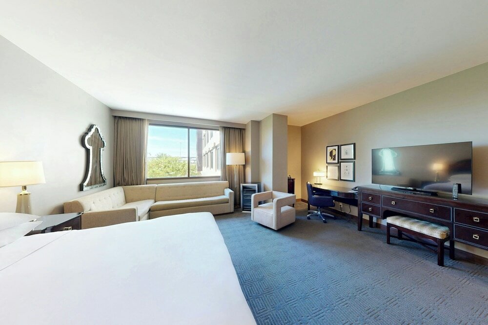 Фото Sheraton McKinney Hotel