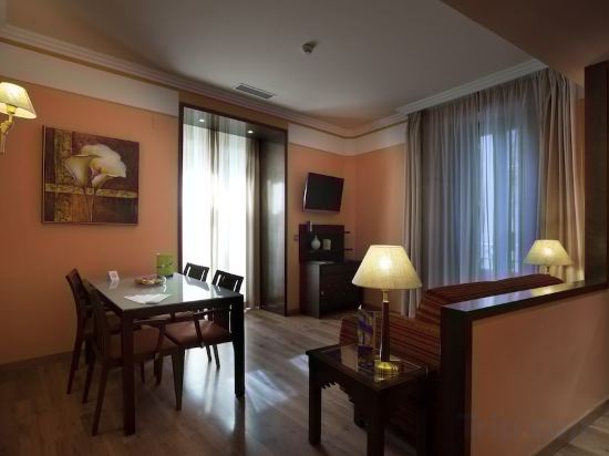 Фото Suites Gran VIA 44 Apartahotel