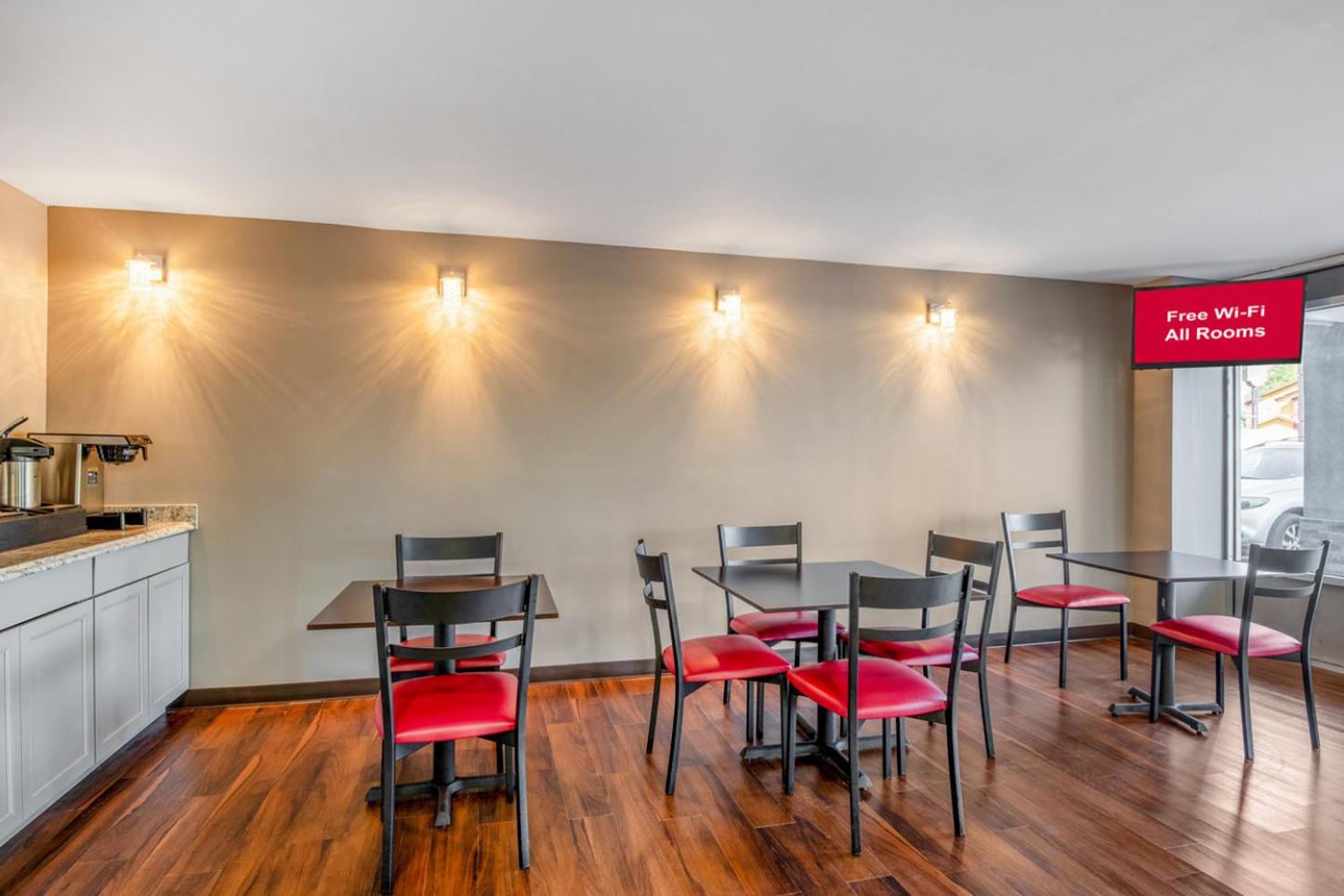 Фото HomeTowne Studios by Red Roof Richmond - Airport/Sandston
