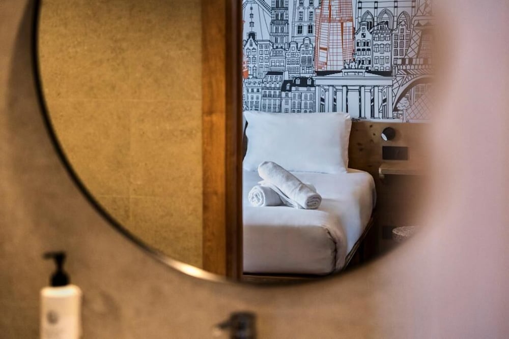 Фото EasyHotel Barcelona La Sagrera