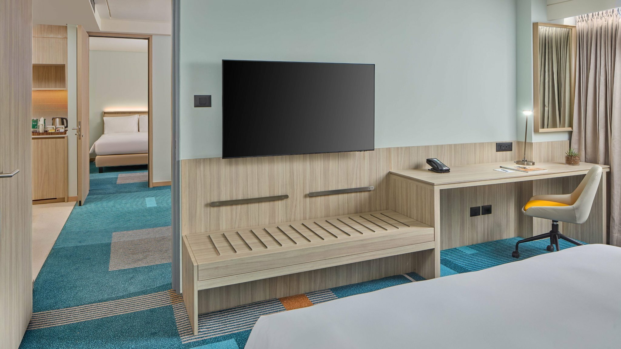 Фото Holiday Inn & Suites Makati, an Ihg Hotel