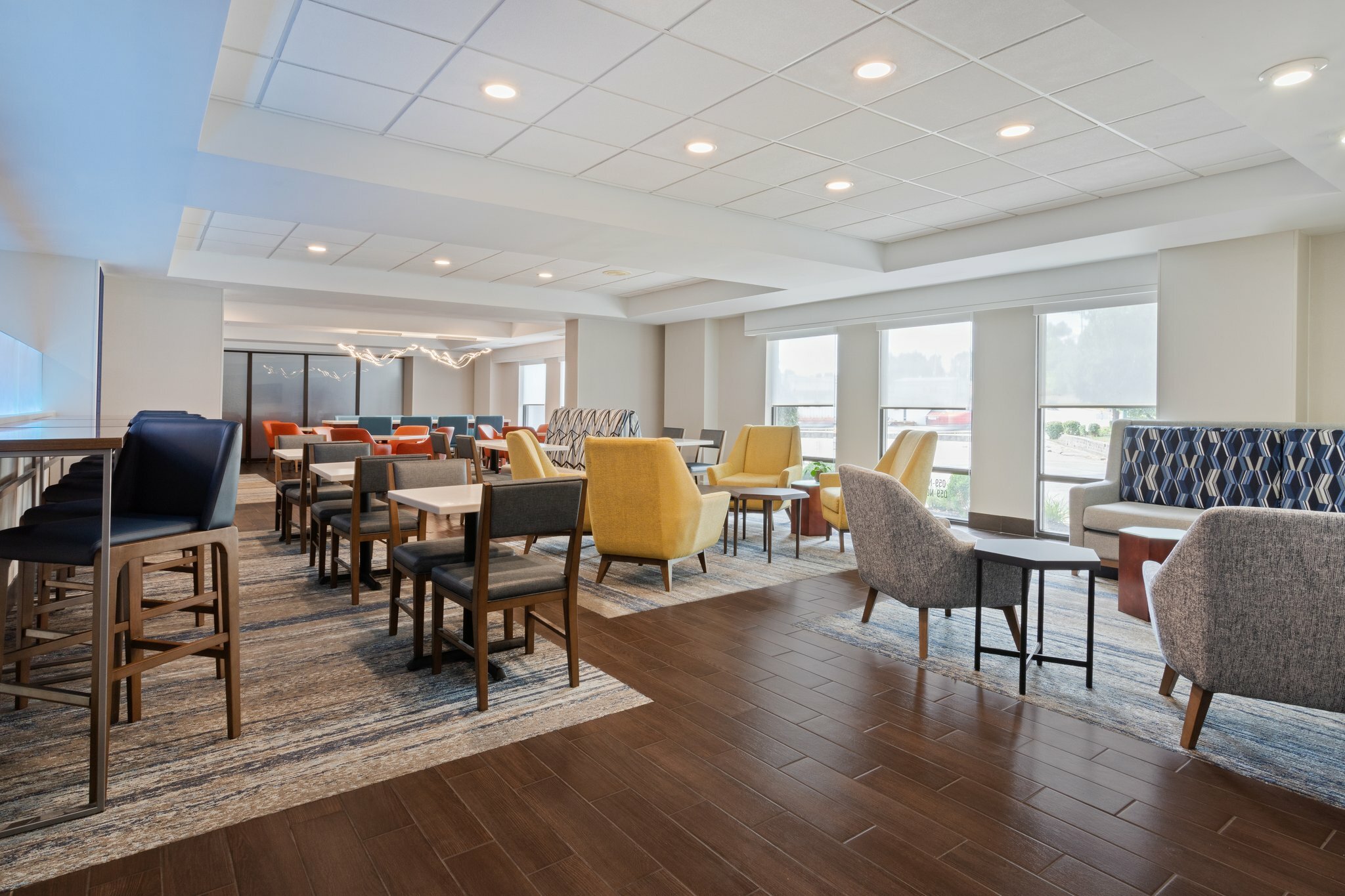 Фото Holiday Inn Express & Suites Cincinnati Riverfront, an Ihg Hotel