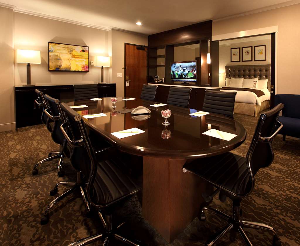 Фото DoubleTree by Hilton Claremont