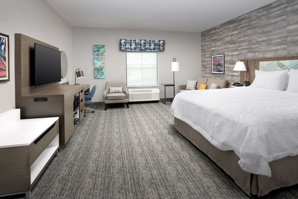 Фото Hampton Inn Boston Logan Airport Chelsea